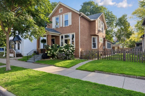 Homes For Sale - 420 Daly Street<br/> Saint Paul, MN 55102