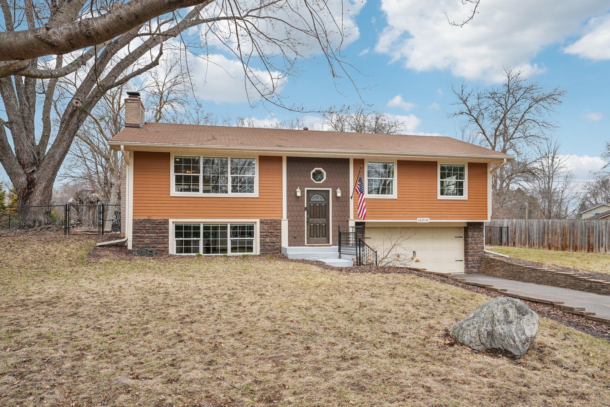 16210 Woodland Lane, Minnetonka, Minnesota image 1