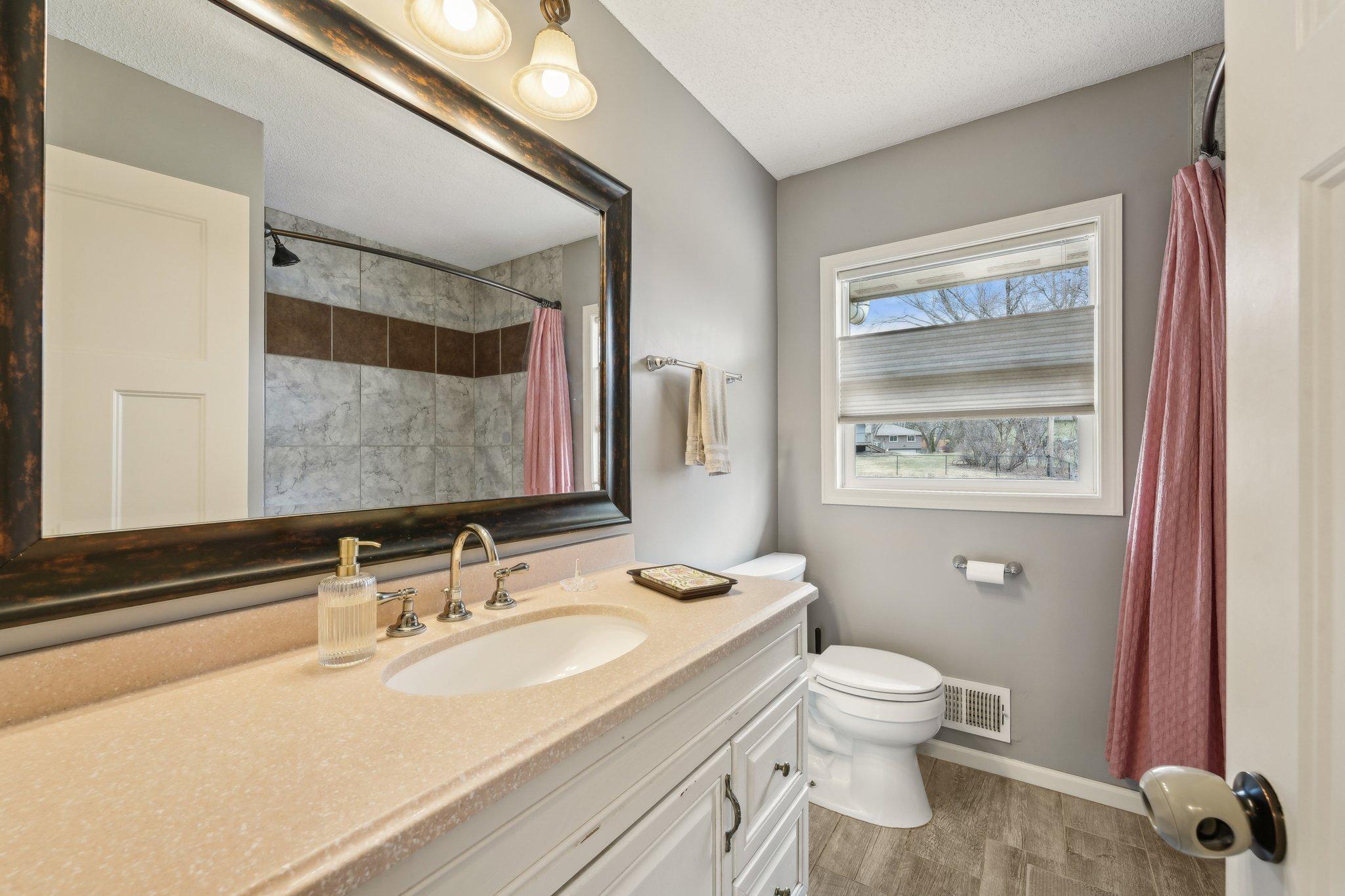 16210 Woodland Lane, Minnetonka, Minnesota image 16