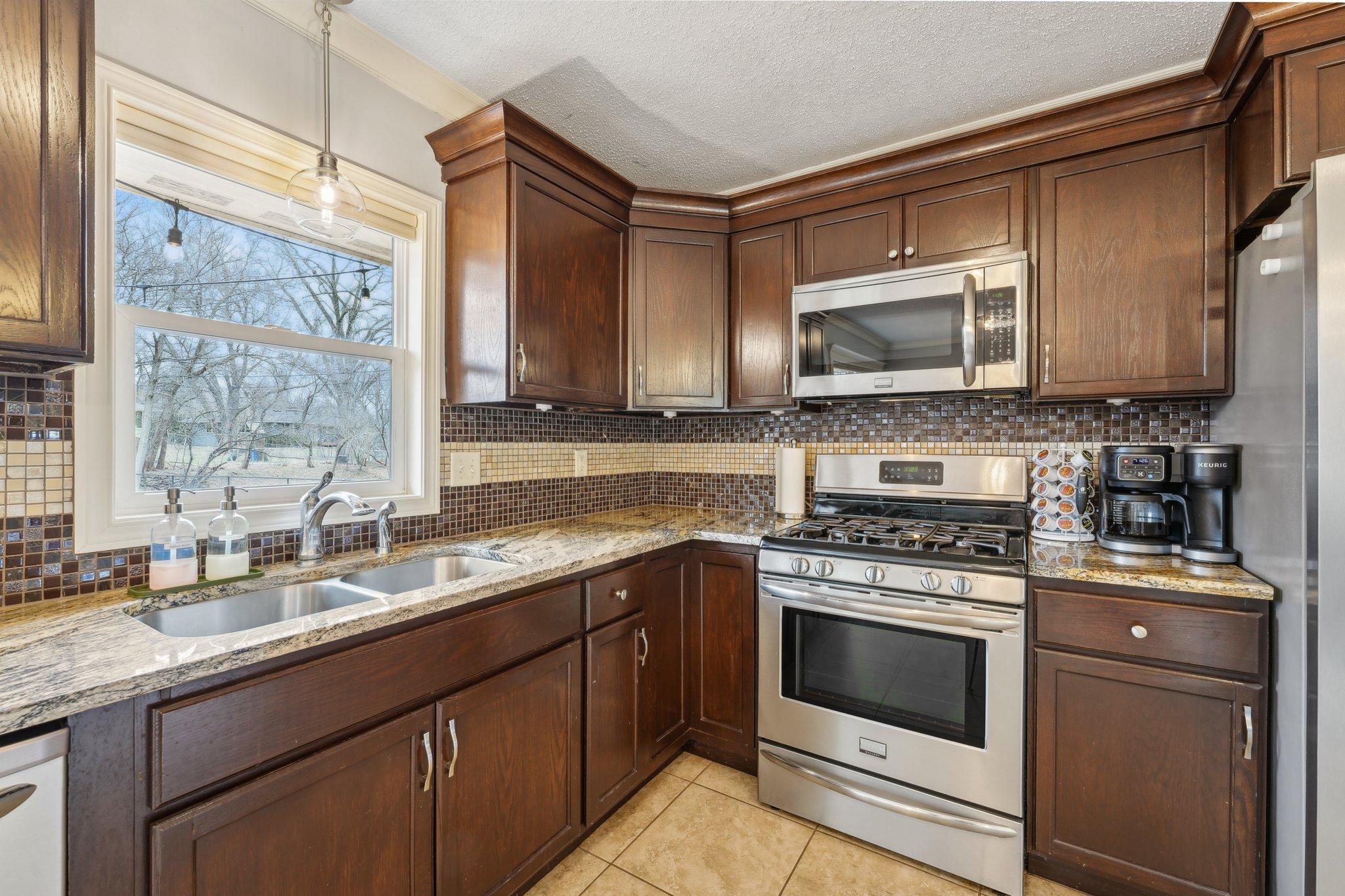 16210 Woodland Lane, Minnetonka, Minnesota image 12