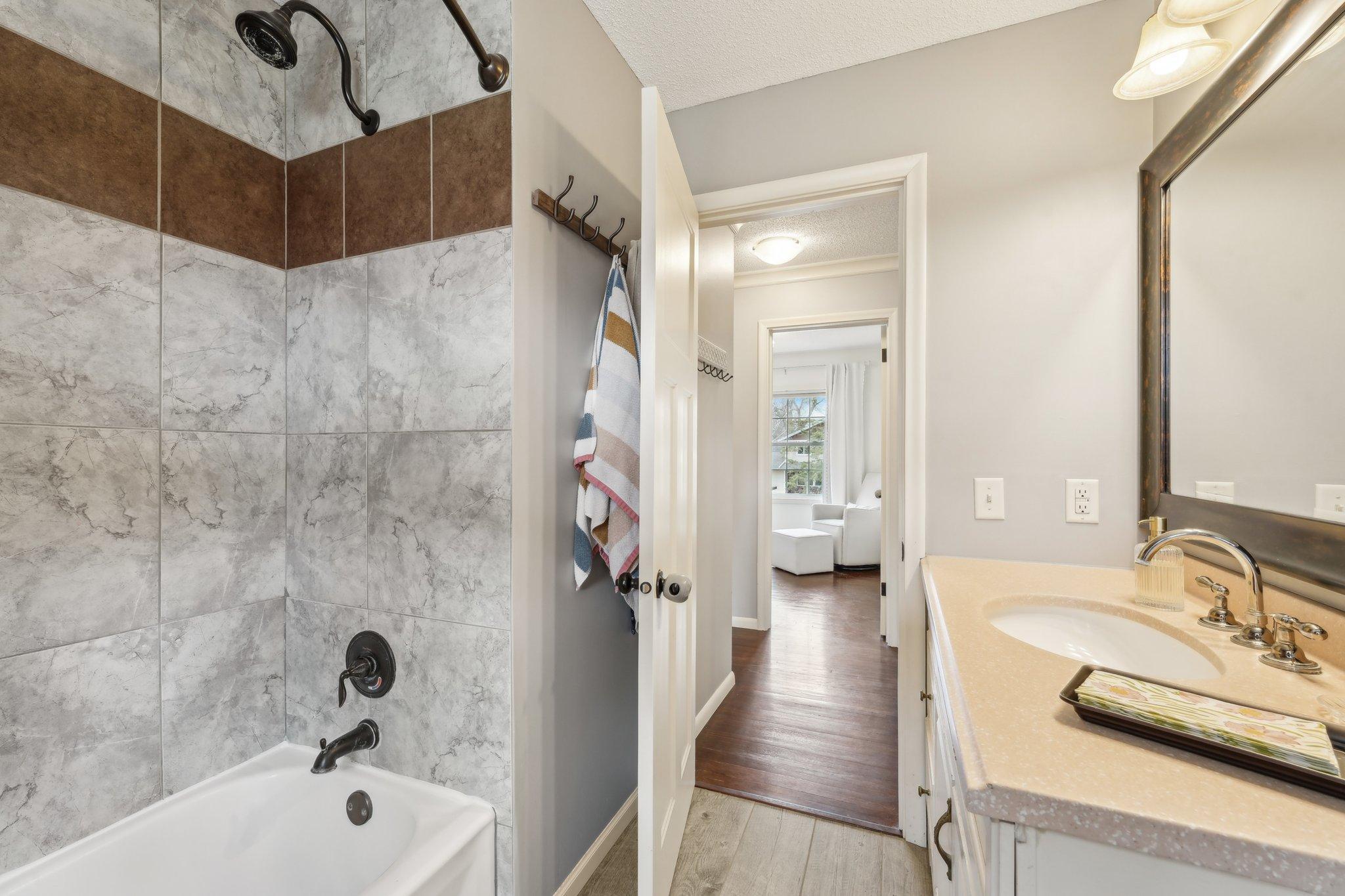 16210 Woodland Lane, Minnetonka, Minnesota image 17