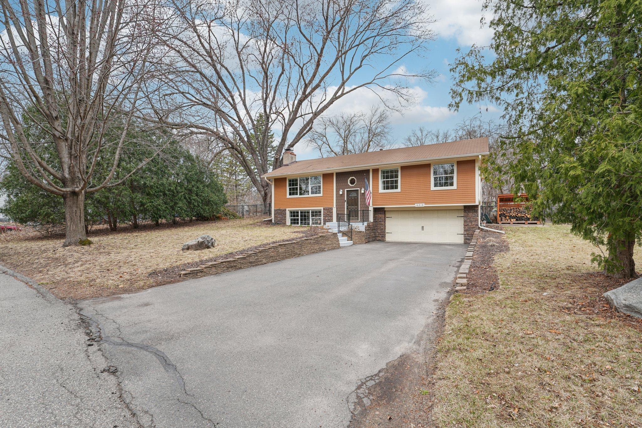 16210 Woodland Lane, Minnetonka, Minnesota image 3