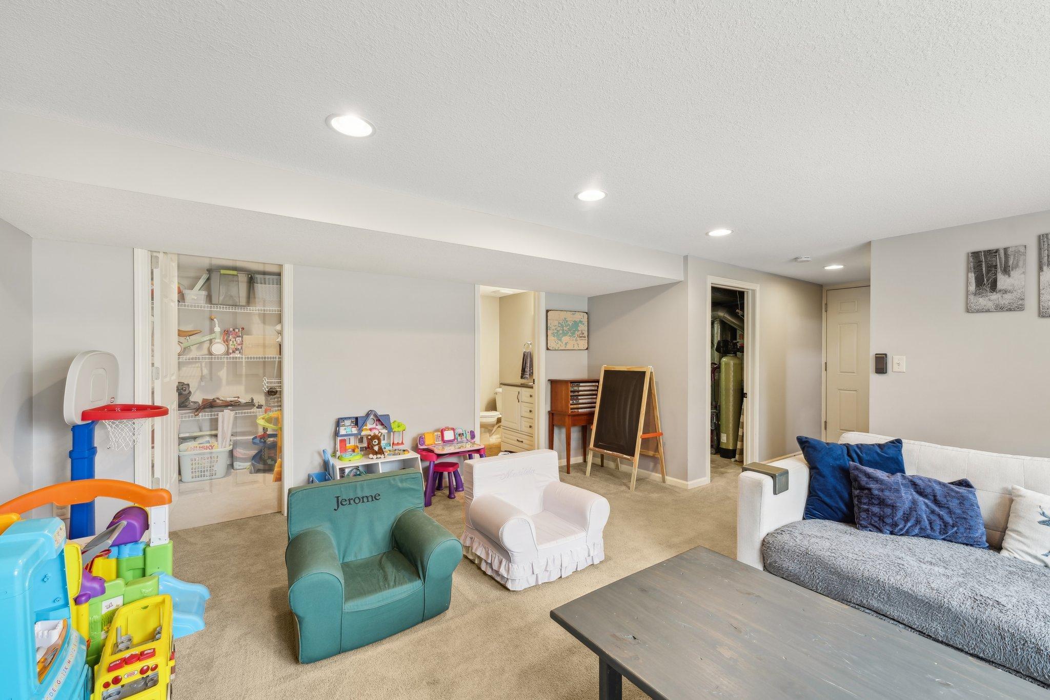 16210 Woodland Lane, Minnetonka, Minnesota image 26
