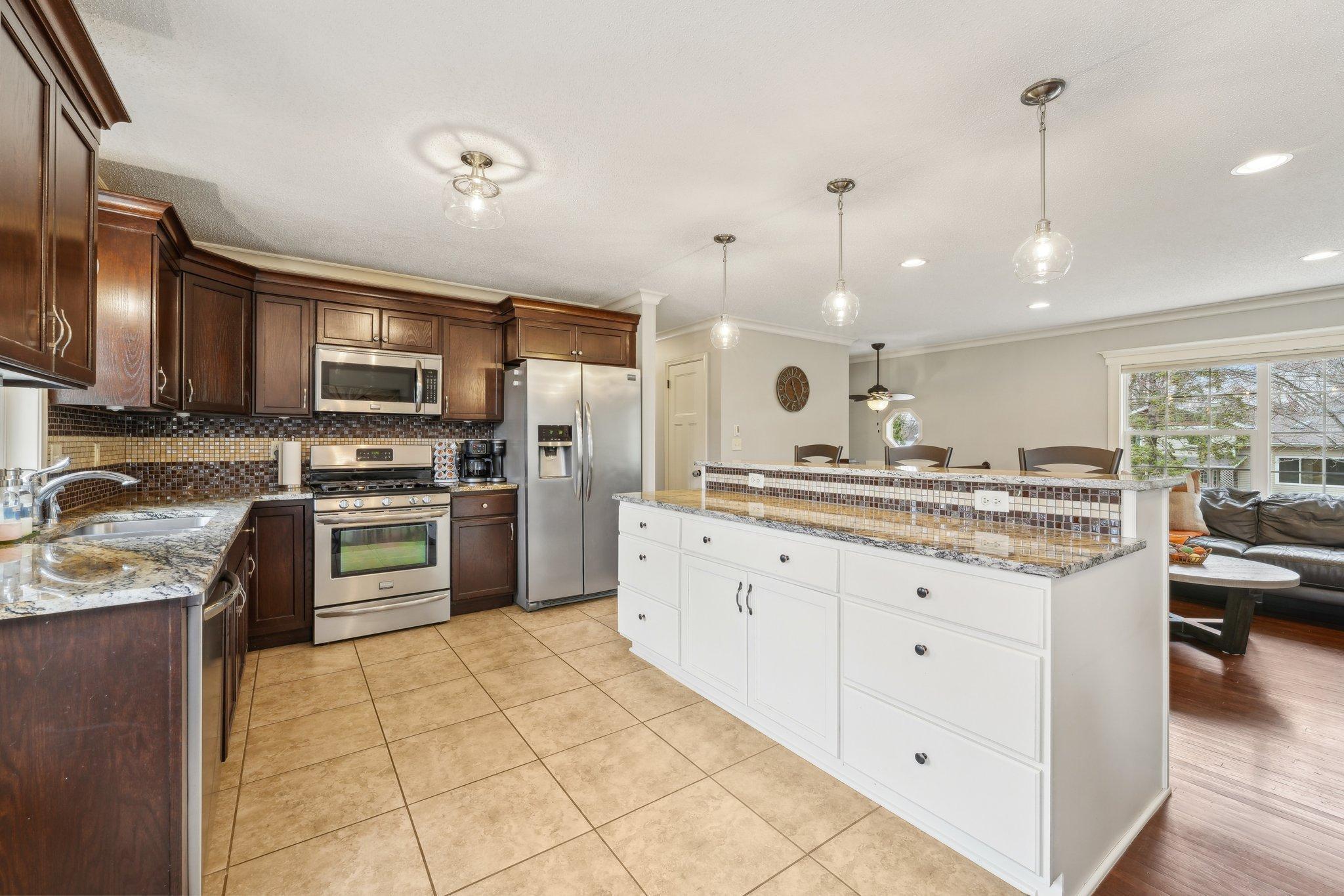 16210 Woodland Lane, Minnetonka, Minnesota image 11