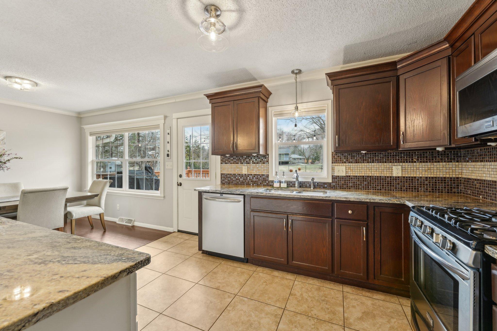 16210 Woodland Lane, Minnetonka, Minnesota image 13