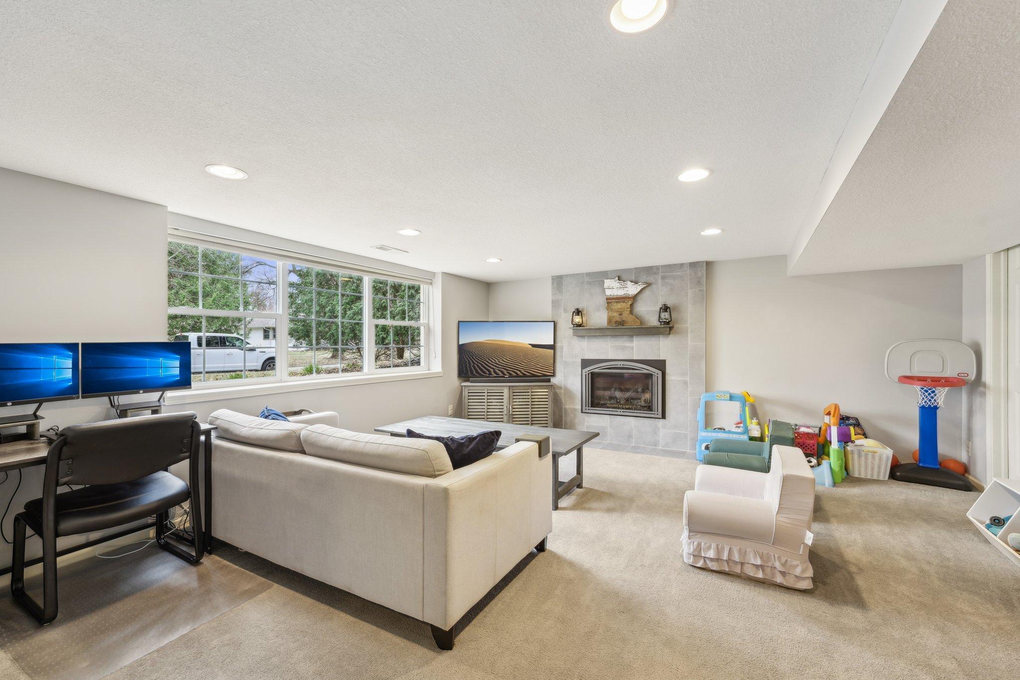 16210 Woodland Lane, Minnetonka, Minnesota image 23