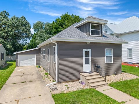 Homes For Sale - 121 E Lincoln Street<br/> Caledonia, MN 55921