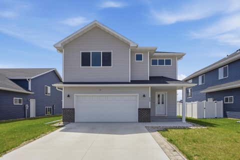 Homes For Sale - 2506 Fulton Loop<br/> Fargo, ND 58104