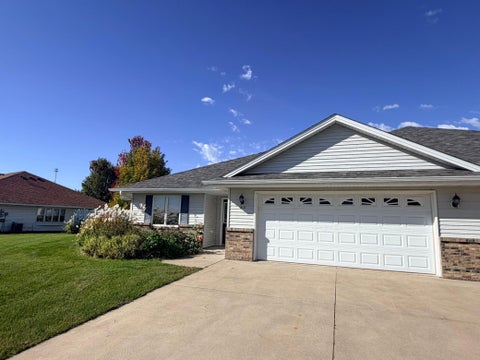 Homes For Sale - 413 Circle View Drive<br/> Dassel, MN 55325