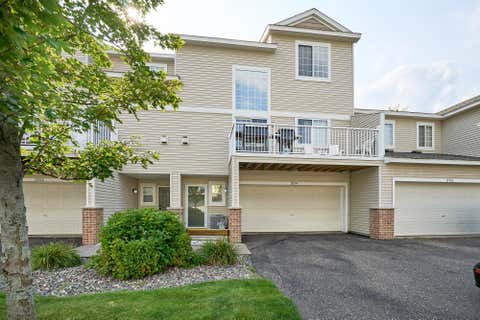 Townhouse For Rent - 17734 Elm Road<br/> Maple Grove, MN 55311
