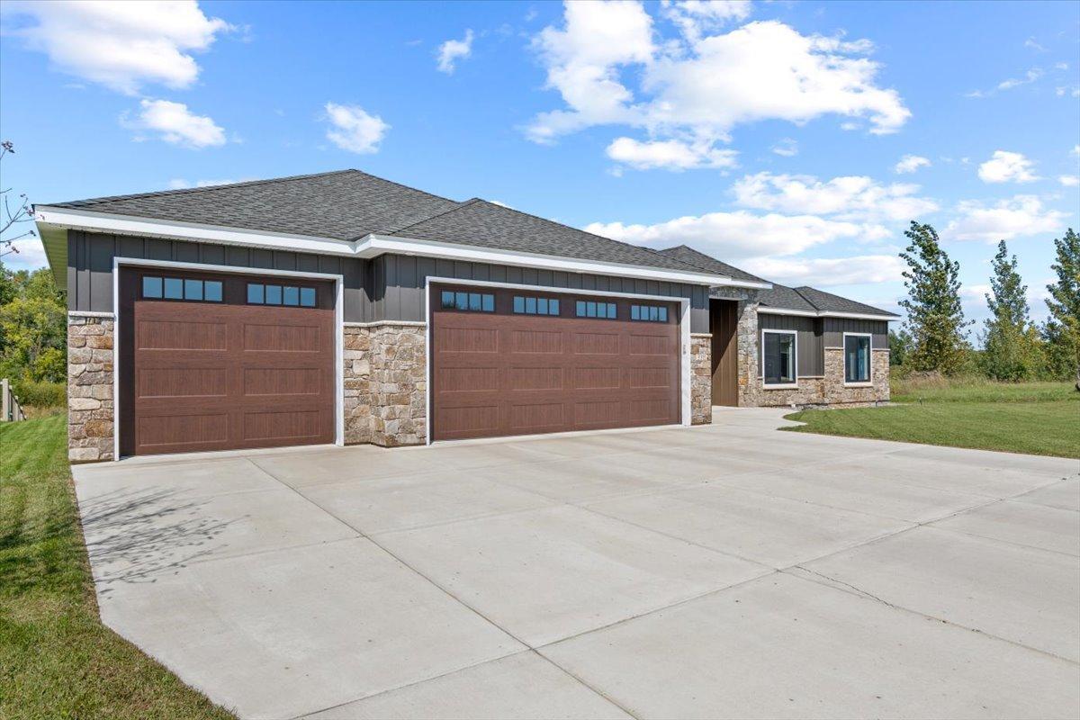 3311 Topaz Lane, Saint Cloud, Minnesota image 3