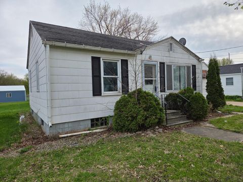 Homes For Sale - 404 SE Pleasant Street<br/> Mower County, Brownsdale, MN 55918