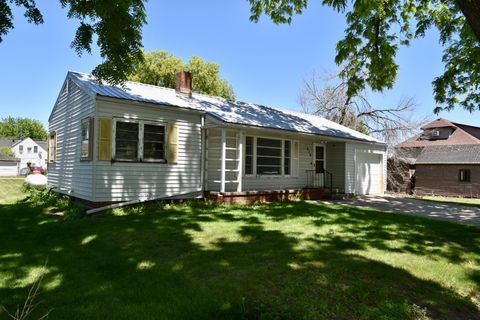 Homes For Sale - 416 Grove Street<br/> Melvin, IA 51350
