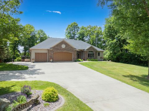 Homes For Sale - 11655 Castle Bluff Lane<br/> Stewartville, MN 55976