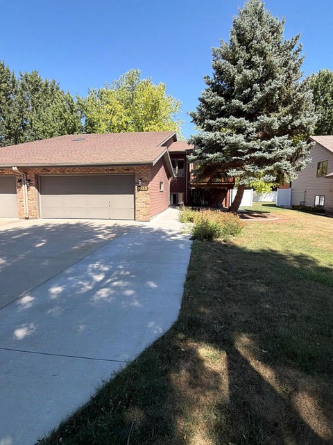 Homes For Sale - 1625 30th Avenue<br/> Cass County, Fargo, ND 58103