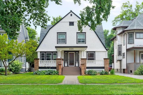 Homes For Sale - 1124 5th Avenue<br/> Fargo, ND 58103