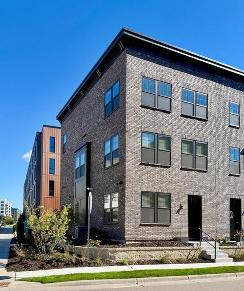 Townhouse For Sale - 838 Woodlawn Avenue<br/> Saint Paul, MN 55116