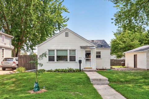Homes For Sale - 213 14th Avenue<br/> Dakota County, South Saint Paul, MN 55075