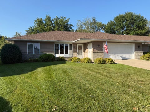 Townhouse For Sale - 217 Green Lea Lane<br/> Albert Lea, MN 56007