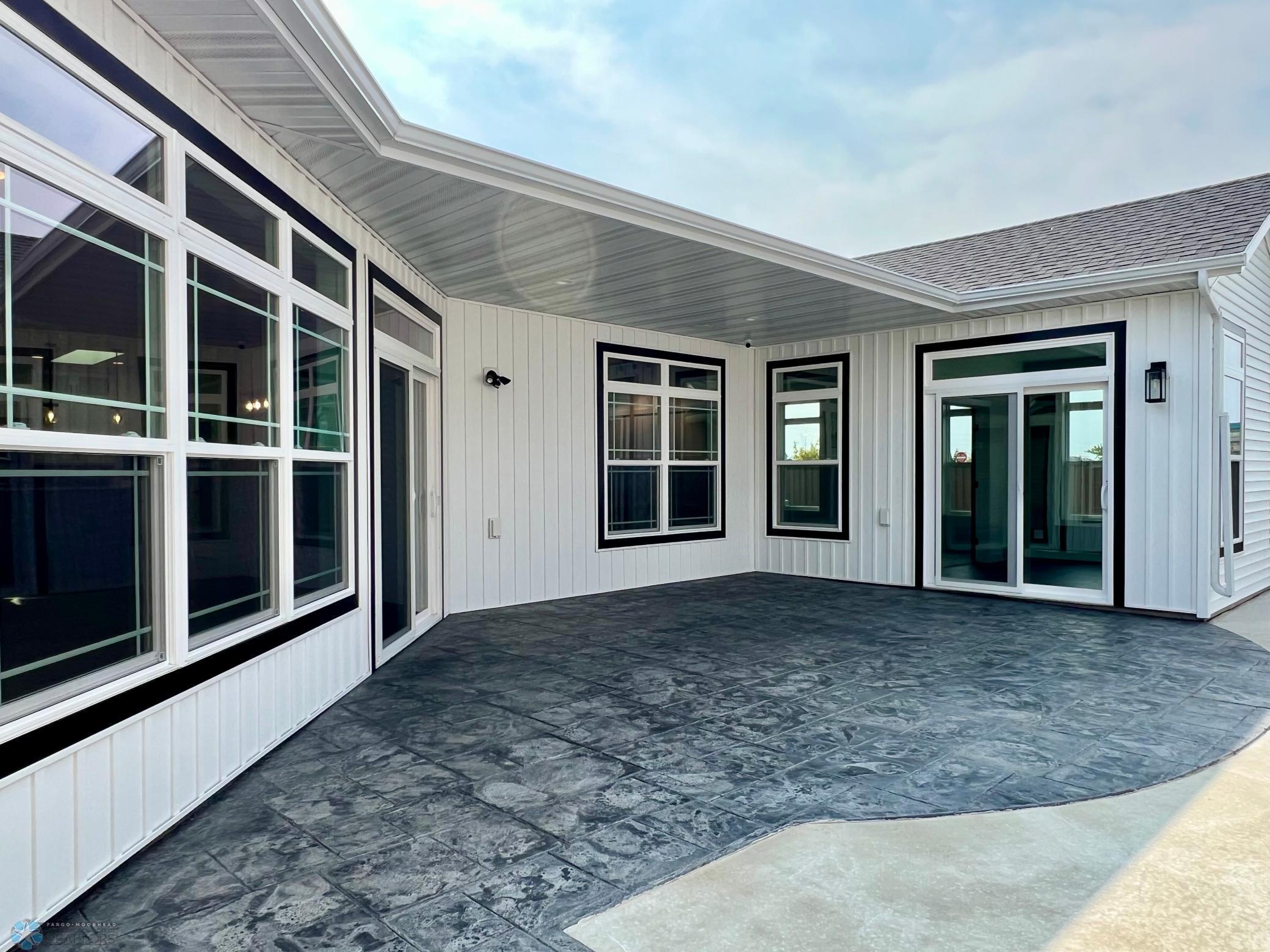 West Fargo, North Dakota 58078, United States, 2 Bedrooms Bedrooms, ,2 BathroomsBathrooms,Residential,Pending,44110