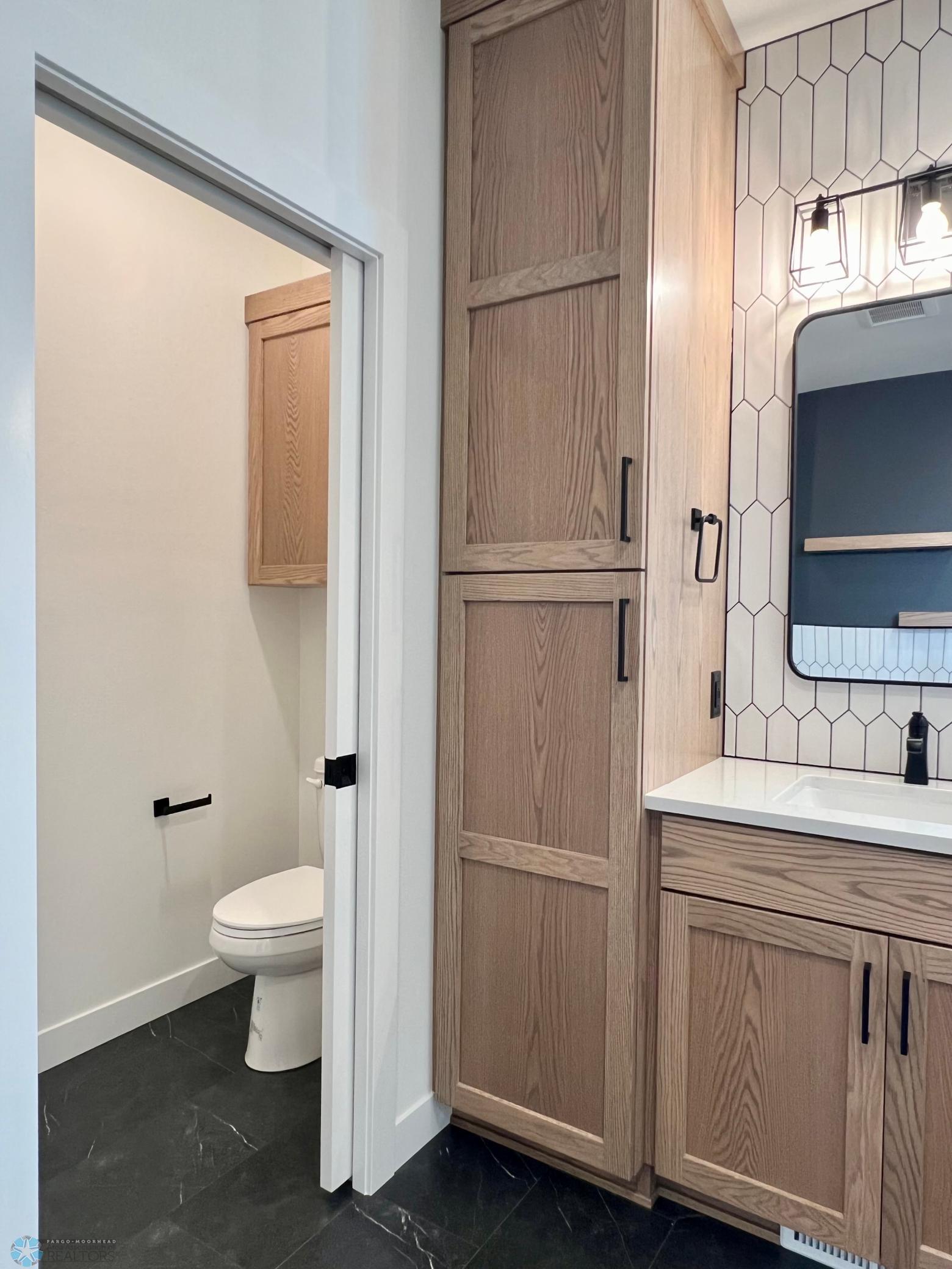 West Fargo, North Dakota 58078, United States, 2 Bedrooms Bedrooms, ,2 BathroomsBathrooms,Residential,Pending,44110