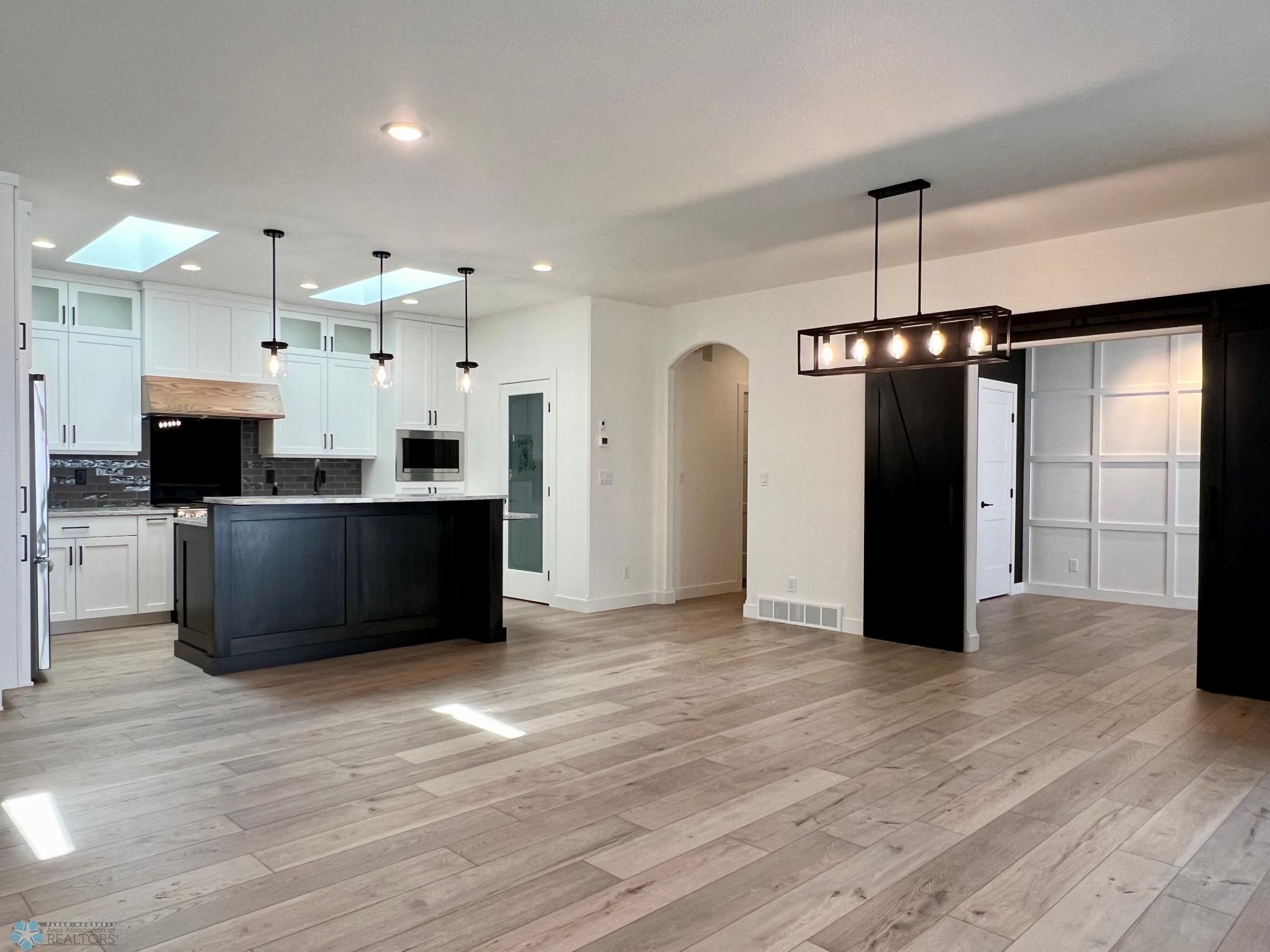 West Fargo, North Dakota 58078, United States, 2 Bedrooms Bedrooms, ,2 BathroomsBathrooms,Residential,Pending,44110