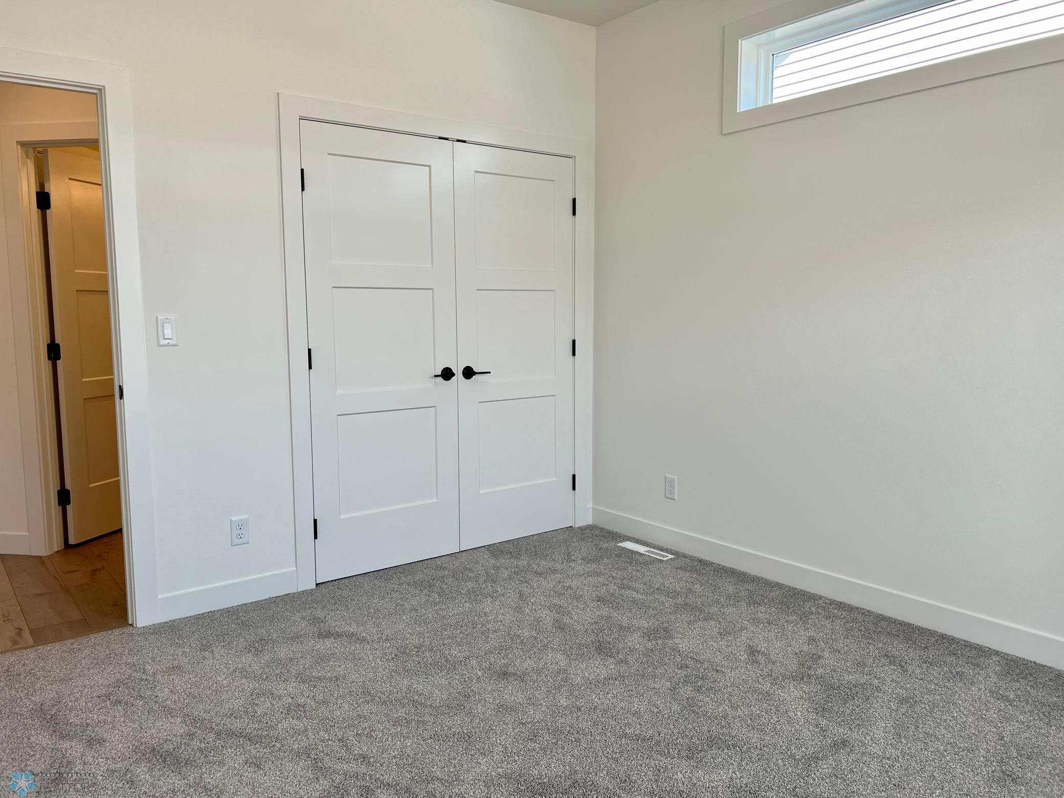 West Fargo, North Dakota 58078, United States, 2 Bedrooms Bedrooms, ,2 BathroomsBathrooms,Residential,Pending,44110