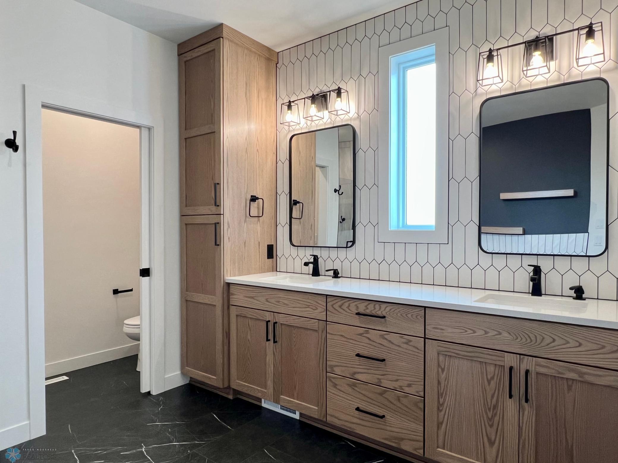 West Fargo, North Dakota 58078, United States, 2 Bedrooms Bedrooms, ,2 BathroomsBathrooms,Residential,Pending,44110