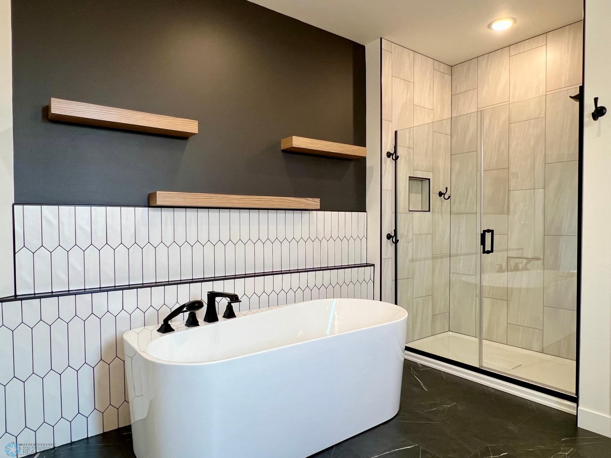 West Fargo, North Dakota 58078, United States, 2 Bedrooms Bedrooms, ,2 BathroomsBathrooms,Residential,Pending,44110