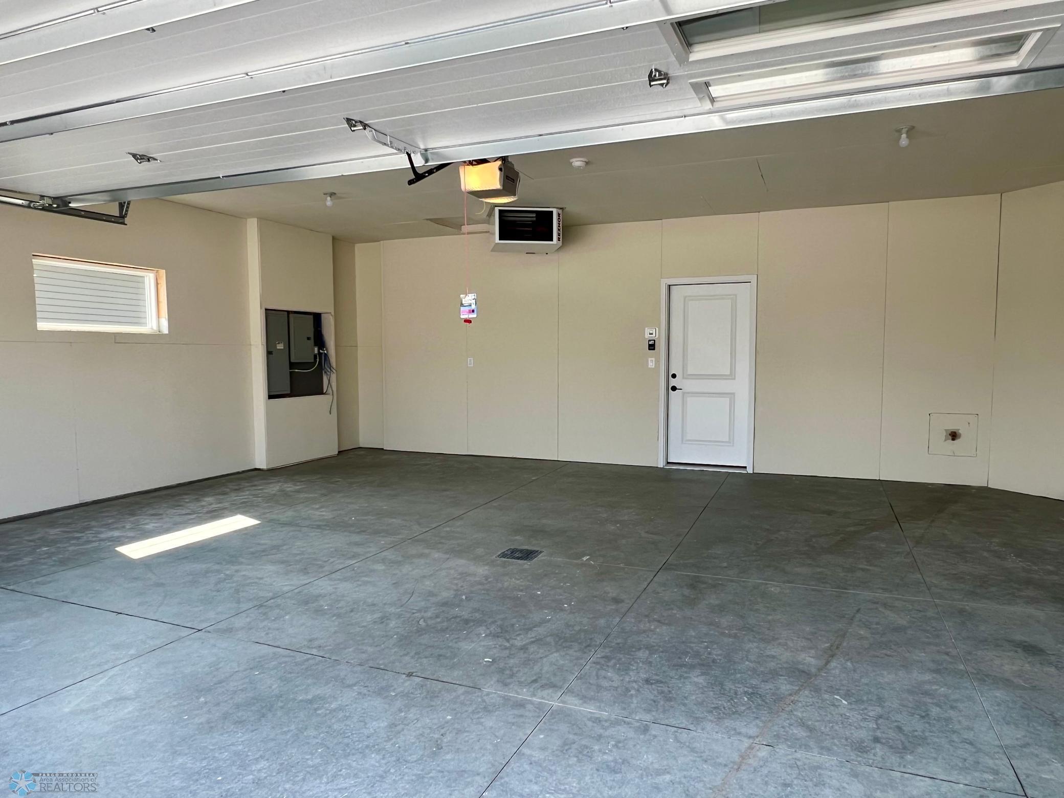 West Fargo, North Dakota 58078, United States, 2 Bedrooms Bedrooms, ,2 BathroomsBathrooms,Residential,Pending,44110