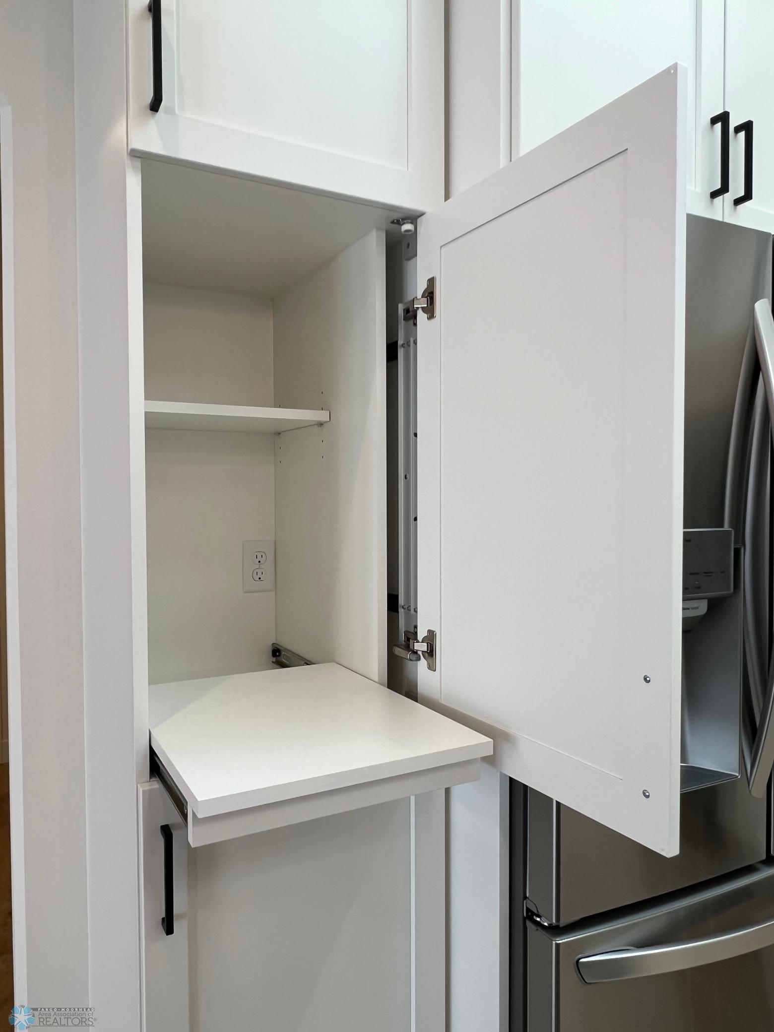 West Fargo, North Dakota 58078, United States, 2 Bedrooms Bedrooms, ,2 BathroomsBathrooms,Residential,Pending,44110