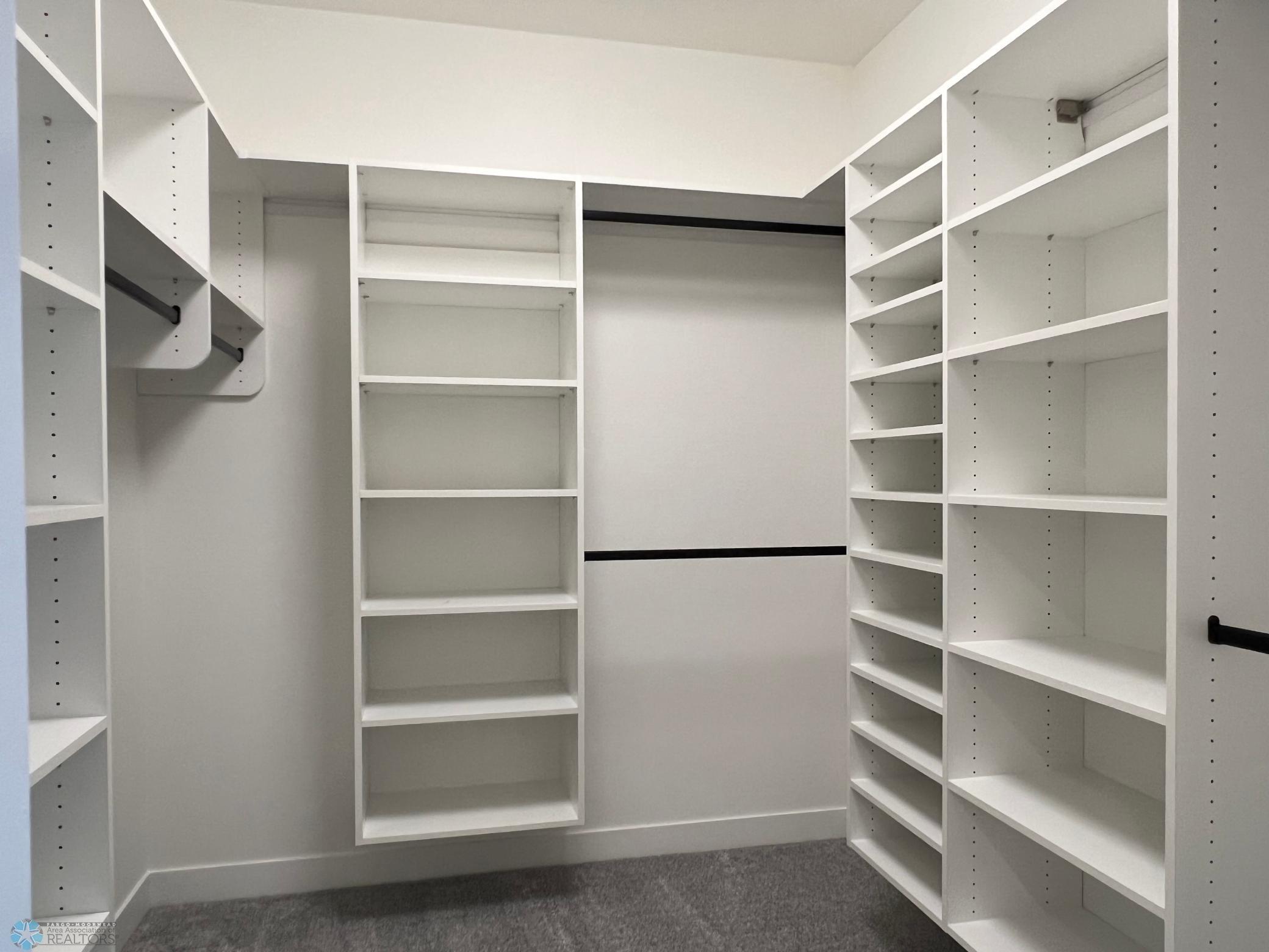 West Fargo, North Dakota 58078, United States, 2 Bedrooms Bedrooms, ,2 BathroomsBathrooms,Residential,Pending,44110