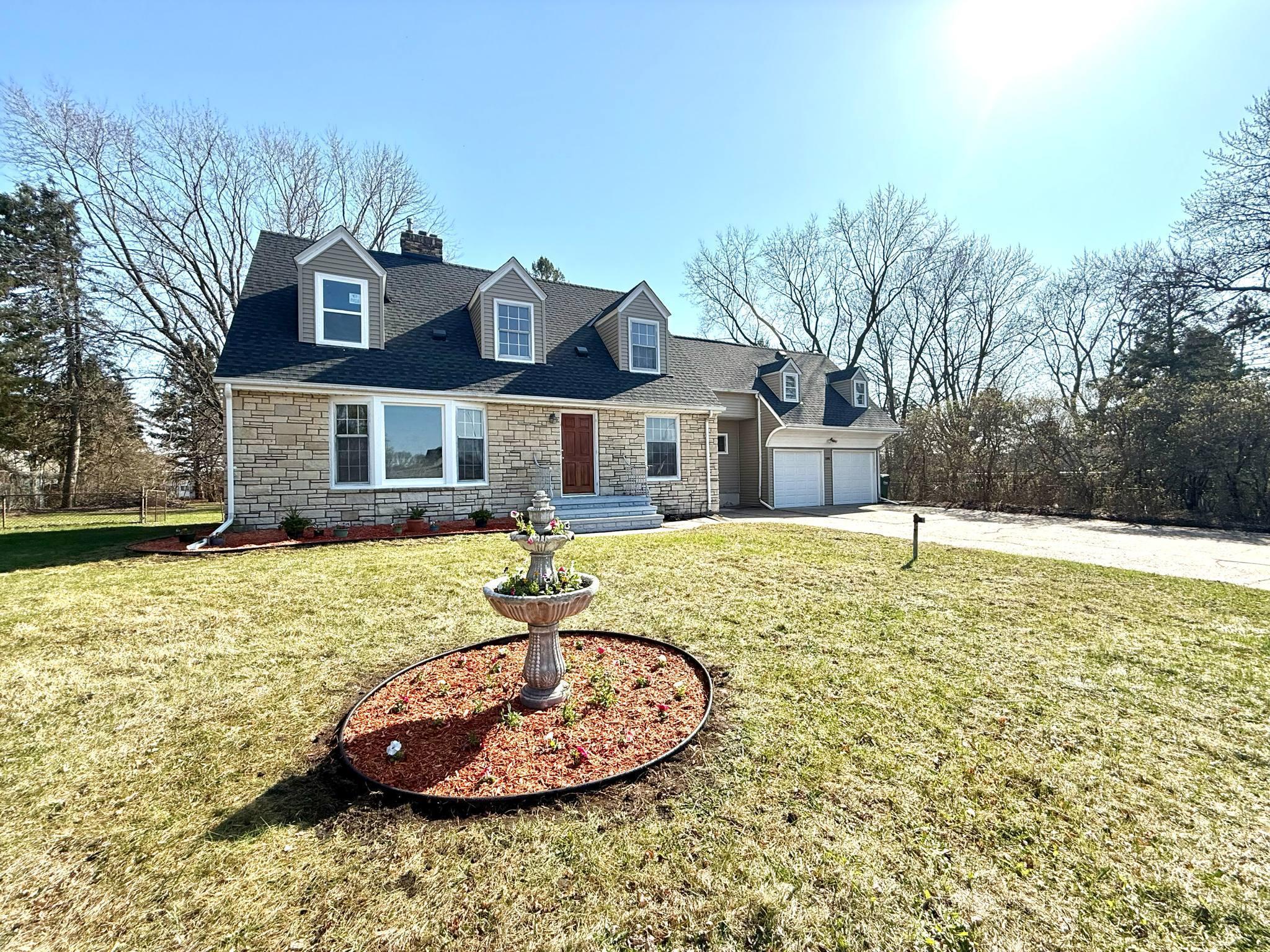 590 Highway 36, Roseville, Minnesota image 2