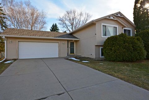 Homes For Sale - 7581 23rd Street<br/> Washington County, Saint Paul, MN 55128