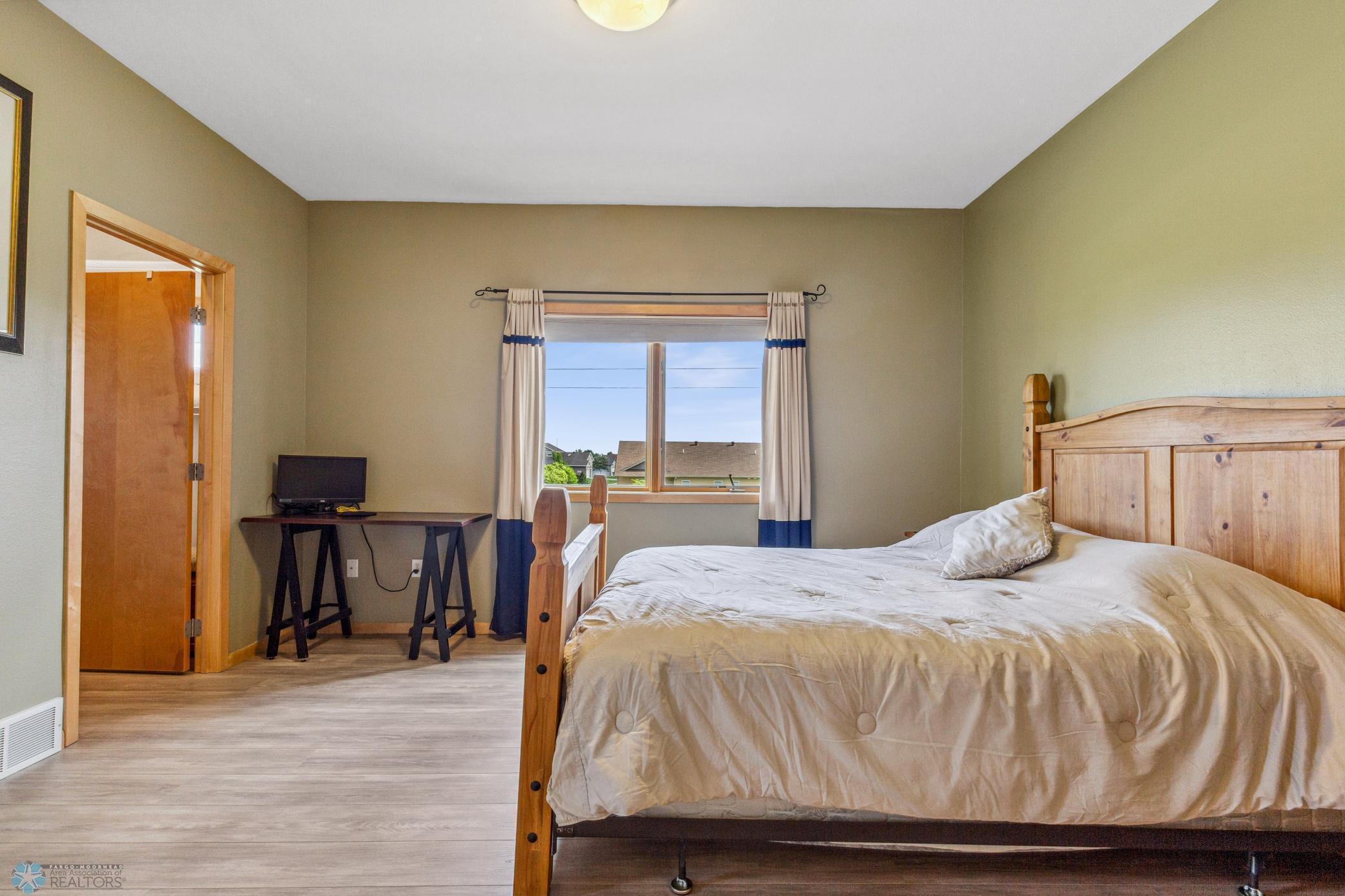 Fargo, North Dakota 58104, United States, 3 Bedrooms Bedrooms, ,3 BathroomsBathrooms,Residential,Pending,54991