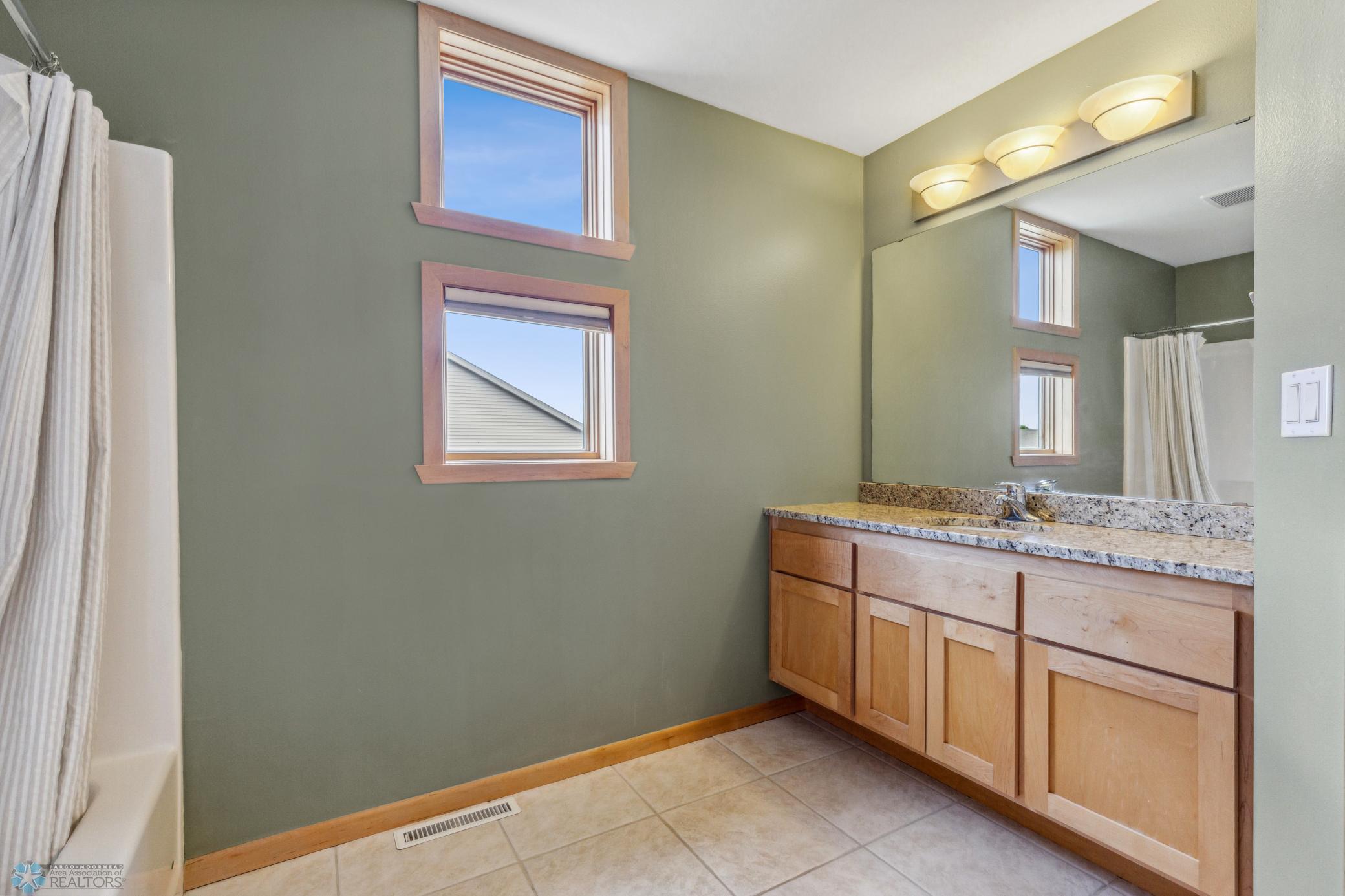 Fargo, North Dakota 58104, United States, 3 Bedrooms Bedrooms, ,3 BathroomsBathrooms,Residential,Pending,54991