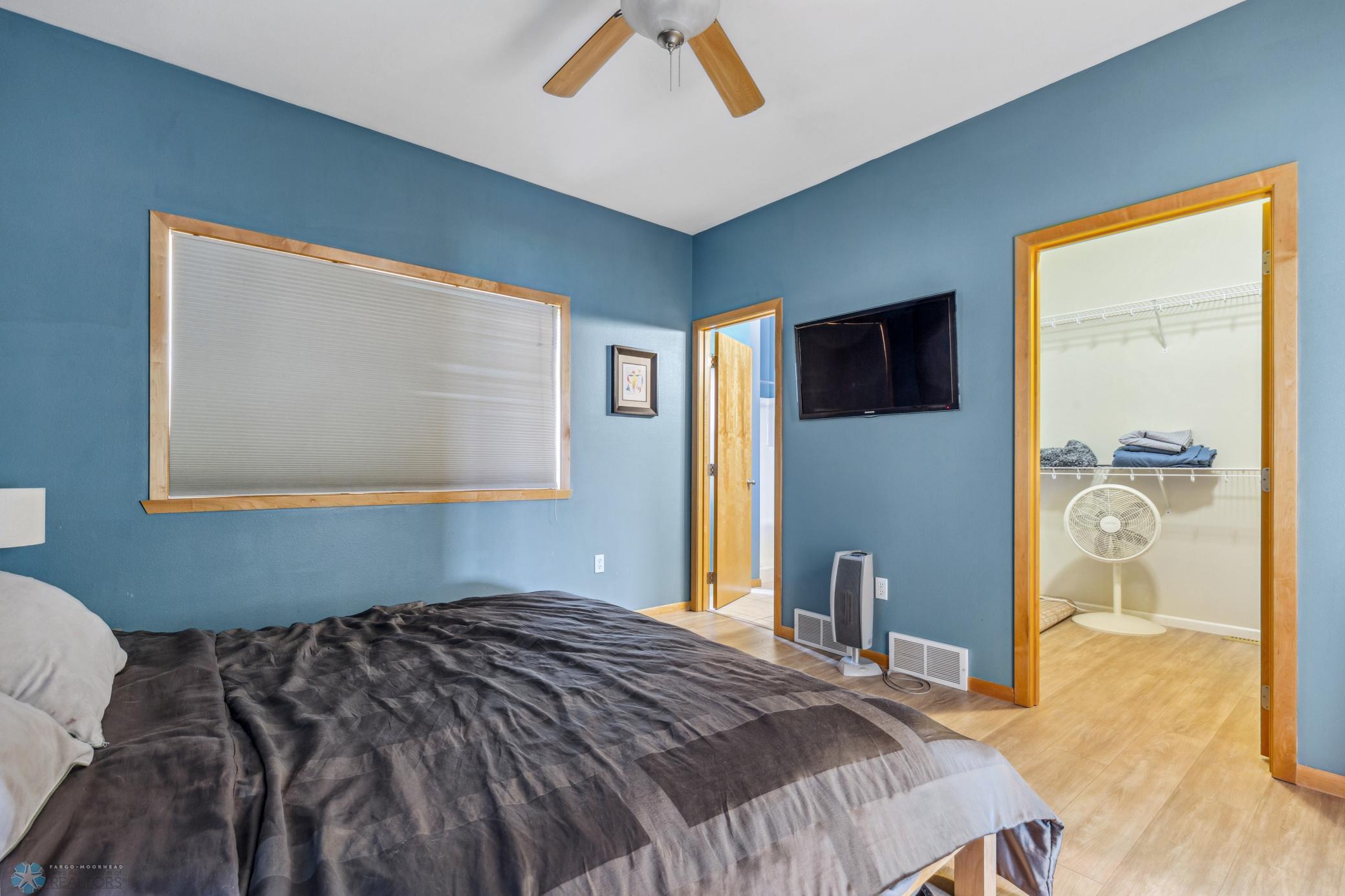 Fargo, North Dakota 58104, United States, 3 Bedrooms Bedrooms, ,3 BathroomsBathrooms,Residential,Pending,54991