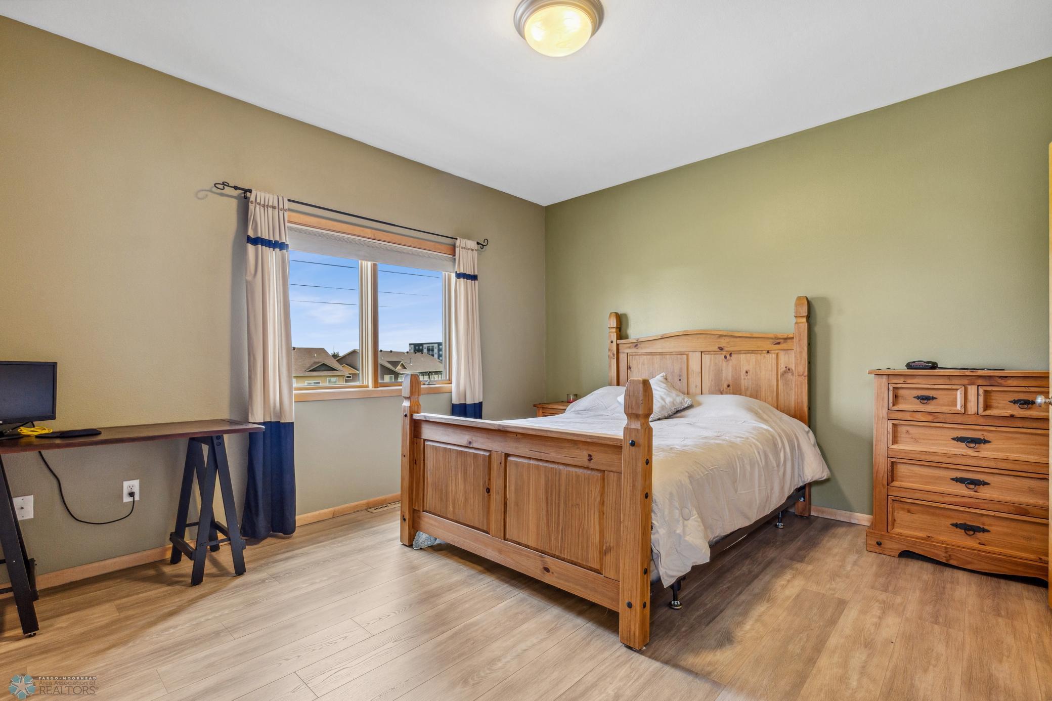 Fargo, North Dakota 58104, United States, 3 Bedrooms Bedrooms, ,3 BathroomsBathrooms,Residential,Pending,54991