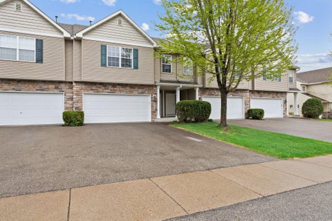 Townhouse For Sale - 1761 Philipp Drive<br/> Shakopee, MN 55379