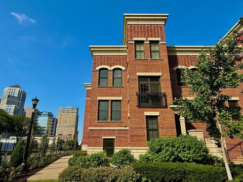 Townhouse For Sale - 511 S 10th Street<br/> Minneapolis, MN 55404