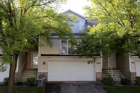Townhouse For Rent - 7689 Nicholas Way<br/> Carver County, Chanhassen, MN 55317