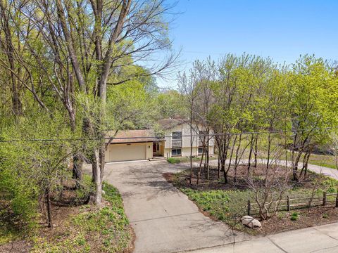 Homes For Sale - 4935 Woodland Road<br/> Minnetonka, MN 55345