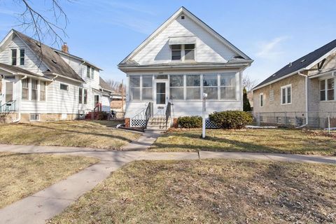 Homes For Sale - 1105 Pleasant Avenue<br/> Saint Paul, MN 55102