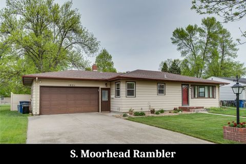 Homes For Sale - 1821 16th Street<br/> Clay County, Moorhead, MN 56560
