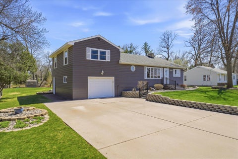 Homes For Sale - 1302 3rd Avenue<br/> Buffalo, MN 55313