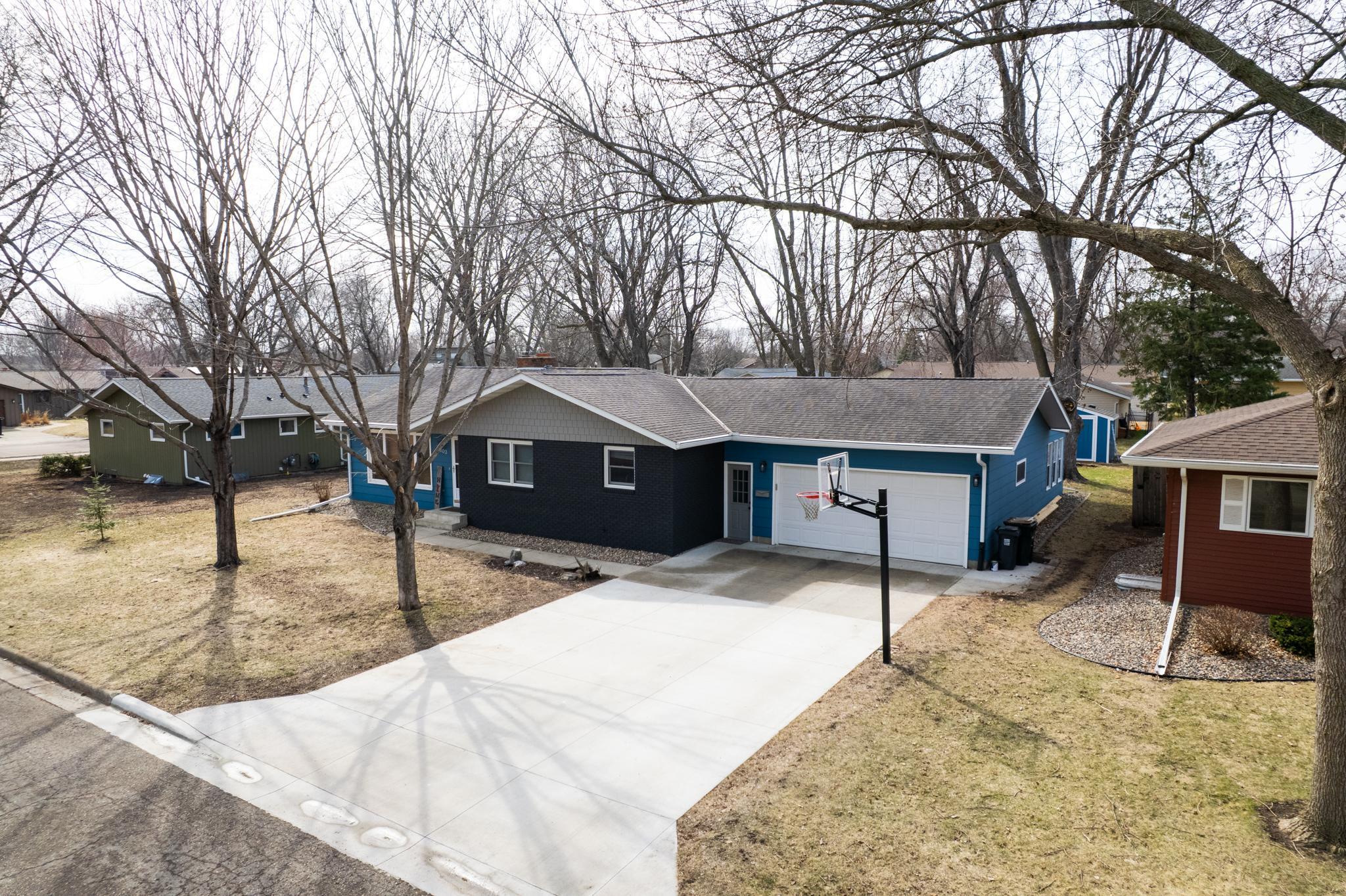 103 W James Avenue, Marshall, Minnesota image 1
