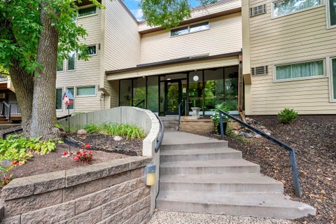 Condo For Sale - 12600 Parkwood Drive<br/> Burnsville, MN 55337