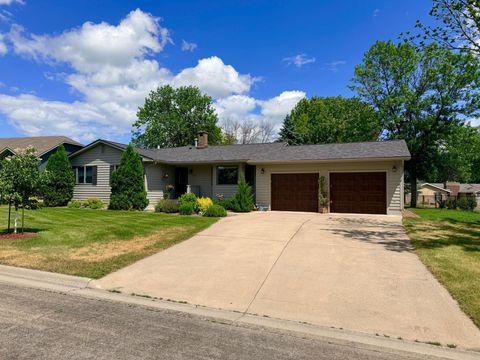 Homes For Sale - 437 Crescent Drive<br/> Albert Lea, MN 56007