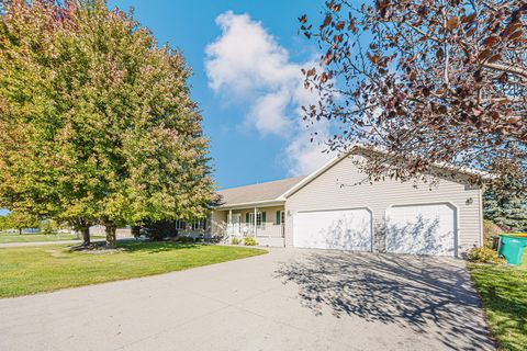 Homes For Sale - 302 Fairway Drive<br/> Casselton, ND 58012