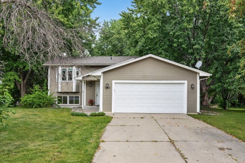 Homes For Sale - 2250 Van Sloun Road<br/> Chaska, MN 55318